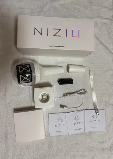 NiziU 응원봉 상자, 부속품 모두 있음.