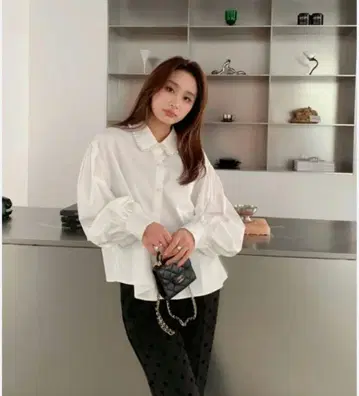 [새상품급] 벌스데이 바쉬 블라우스 펄 옷깃/벌룬 슬리브/화이트