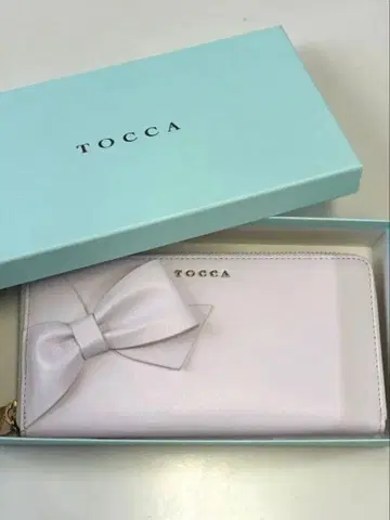 TOCCA 리본 포함 장지갑 박스형 새상품