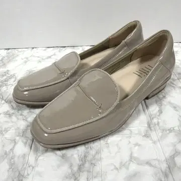 새상품급 핏핏 로퍼 에나멜 베이지 23cm