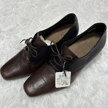 미사용 새상품 ing 레이스업 펌프스 23.0cm 브라운/블랙