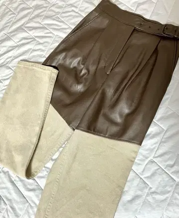 MAISON SPECIAL 비건 가죽 리메이크 팬츠