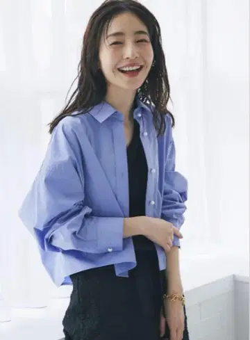 라 부티크 봉봉 크롭 셔츠 펄 버튼