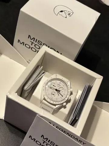 OMEGA Swatch Mission to the Moon 스누피