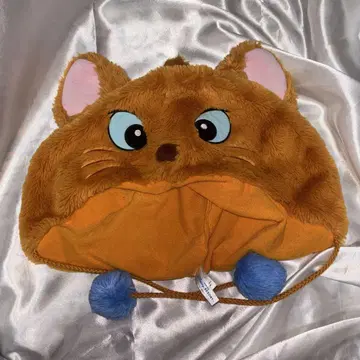 고양이 얼굴의 복슬복슬한 모자