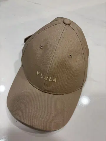 FURLA 베이지 캡