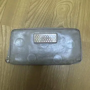 마크제이콥스 장지갑 베이지