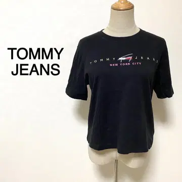 TOMMY JEANS 블랙 컬러 자수 디자인 티셔츠