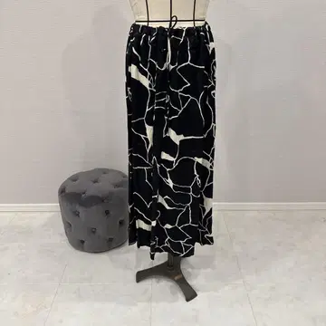 ZRN 블랙과 화이트 패턴 롱 스커트 ZARA