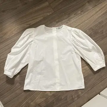 미착용 ZARA 화이트 칠부 벌룬 슬리브 셔츠
