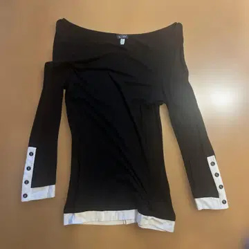 Armani Jeans 오프숄더 블랙 상의