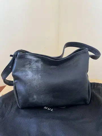M.U.L 테일 숄더