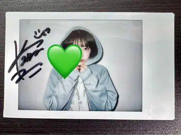 이타쿠라 카나 친필 사인 폴라로이드