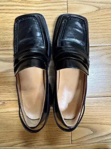 블랙 가죽 로퍼