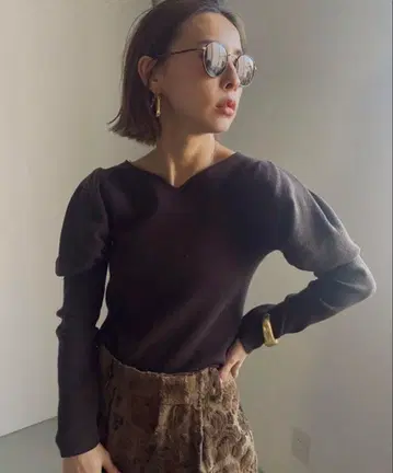 [아메리] UNDRESSED TUCK PUFF SLEEVE KNIT