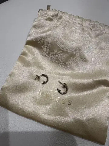 NOJESS 스톤 부착 후프 귀걸이 K10