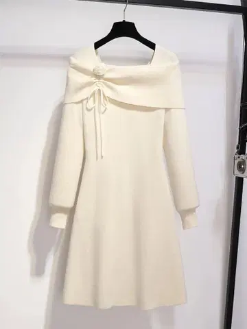 아이보리 오프숄더 니트 원피스