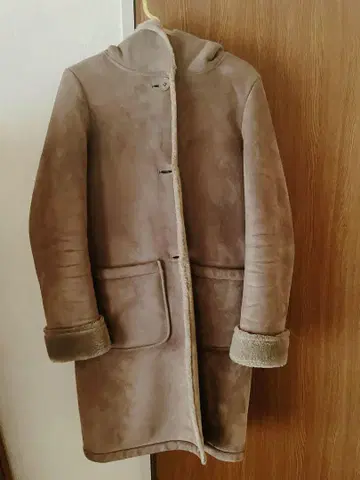 유나이티드 애로우즈 브라운 후드 부착 무스탕 코트