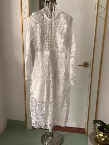 화이트 레이스 긴팔 드레스