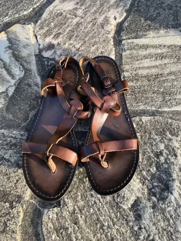 IL BISONTE 가죽 샌들 브라운