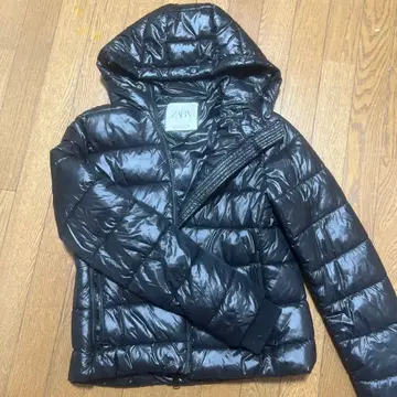 ZARA 블랙 후드 부착 다운 자켓