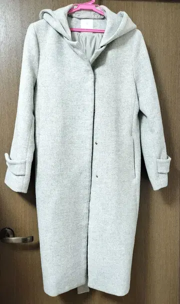 후드 부착 라이트 그레이 코트
