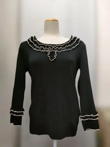 투 비 시크 블랙 프릴 상의