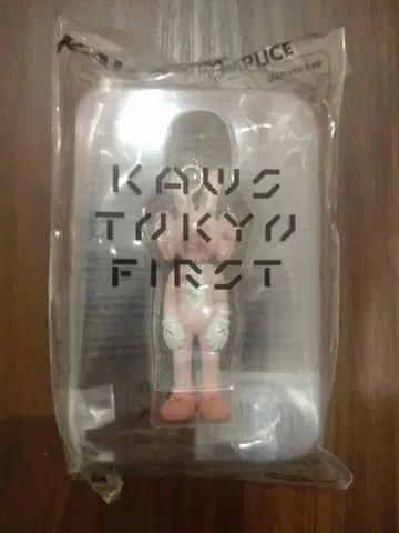 KAWS 도쿄 퍼스트 피규어 미사용
