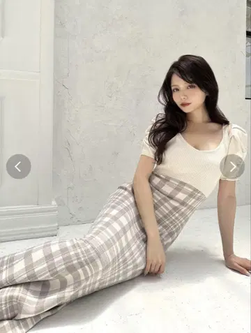 RESEXXY 숄더 오픈 머메이드 니트 원피스