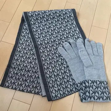 새상품 MICHAEL KORS 머플러&장갑 세트 마이클코어스