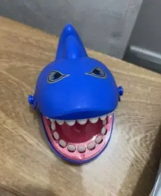파란 상어 머리 완구