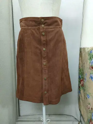 맥피 브라운 가죽 스웨이드 스커트