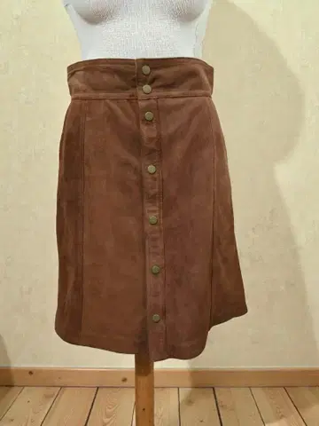 맥피 브라운 가죽 스웨이드 스커트