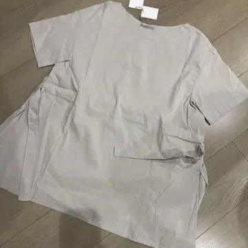 띠어리 럭스 베이지 반팔 상의
