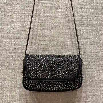 ZARA 스터드 장식 블랙 숄더백
