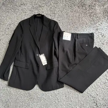 [미사용] UNIQLO 블랙 수트 셋업 감동 자켓 M사이즈