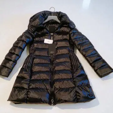 택 포함 새상품 TATRAS 블랙 다운 자켓 후드 부착