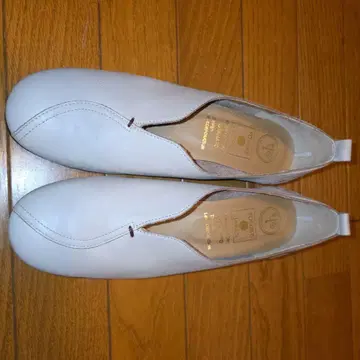 화이트 가죽 슬립온 신발