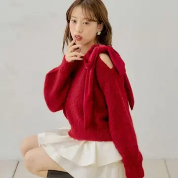 빨간색 오픈 숄더 크롭 니트