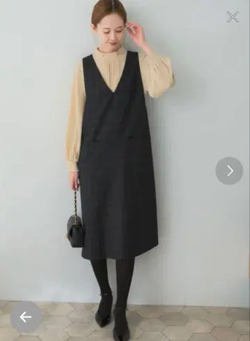 다크 그레이 체크 무늬 V넥 점퍼 원피스