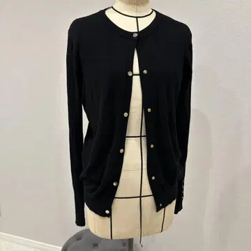 ZARA 블랙 버튼 가디건