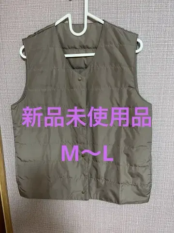 미사용 새상품 카키색 다운 슬리브리스 베스트 M~L 사이즈