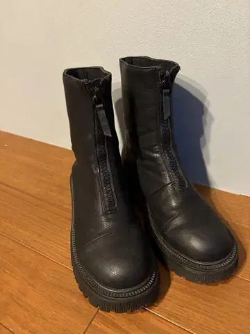 블랙 통굽 지퍼 부츠