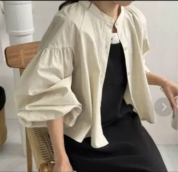 카프리슈 레마쥬 크롭 퍼프 셔츠