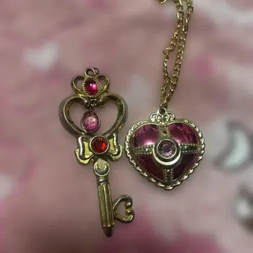 세일러문 시공의 열쇠 하트문 브로치