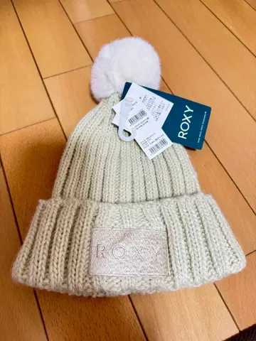 ROXY 아이보리 폼폼 포함 니트 모자