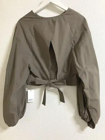 기간 한정 새상품 LAULEN Back tie blouse