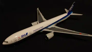 ANA 1/200 B777-300ER