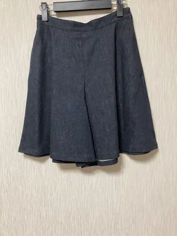 FOXEY 새상품급 폭시 데님 플레어 스커트 무릎 기장