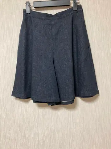 FOXEY 새상품급 폭시 데님 플레어 스커트 무릎 기장